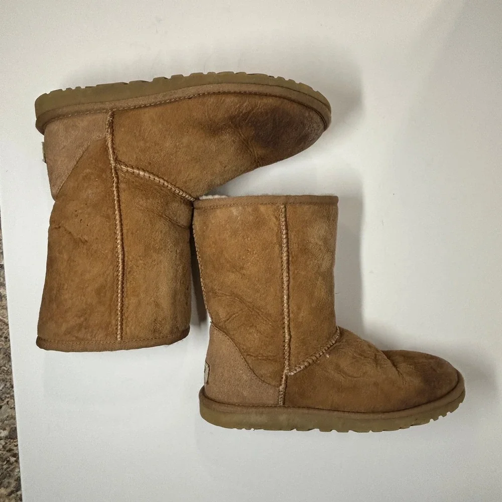 UGG Classic Short Boots Women Size‎ 6 Chestnut Brown Sheepskin Shearling